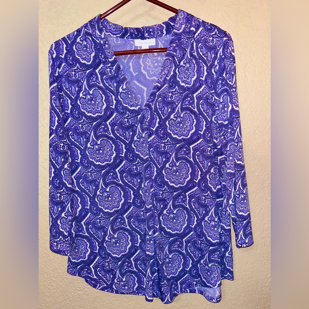 Periwinkle V-Neck with 3/4 Large pit to pit 22.5